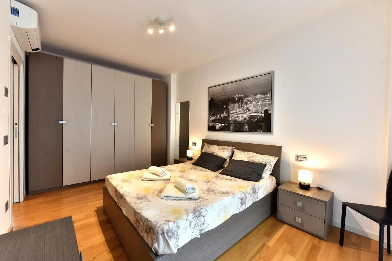 Apartman Caseospitali - Casa Kikka, Elegante Appartamento Con Balcone In Nuovo Condominio Per 4 Cernusco sul Naviglio