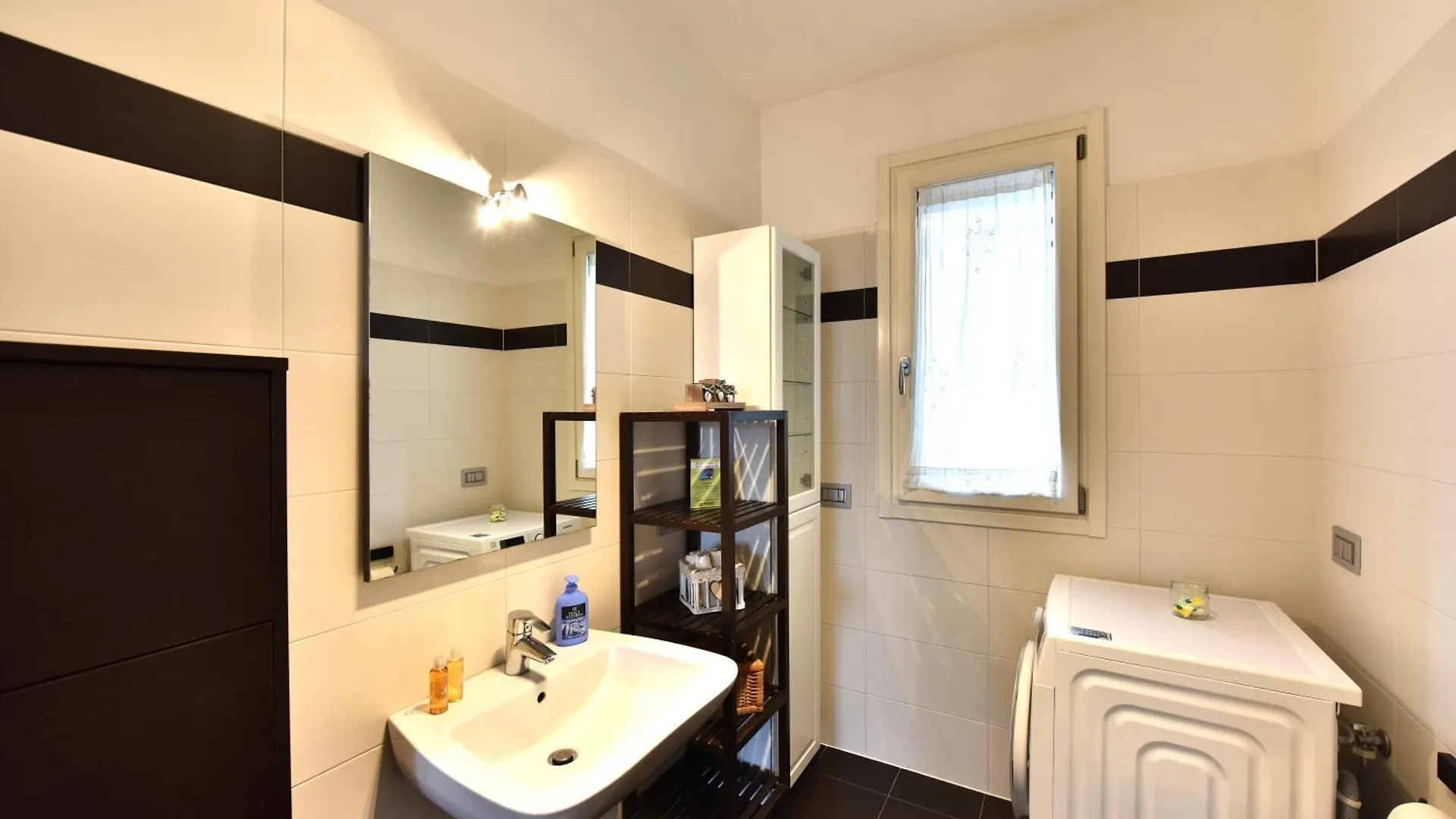 Caseospitali - Casa Kikka, Elegante Appartamento Con Balcone In Nuovo Condominio Per 4 Cernusco sul Naviglio Apartman