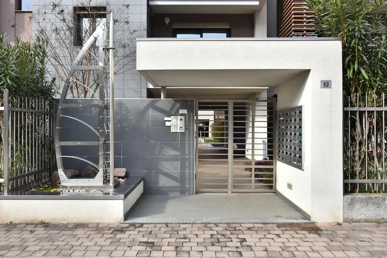 Caseospitali - Casa Kikka, Elegante Appartamento Con Balcone In Nuovo Condominio Per 4 Cernusco sul Naviglio Olaszország