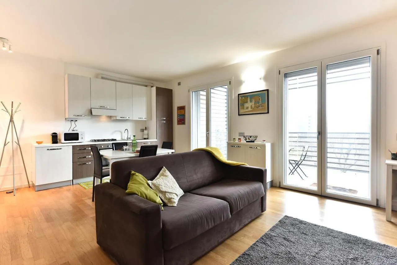 Caseospitali - Casa Kikka, Elegante Appartamento Con Balcone In Nuovo Condominio Per 4 Cernusco sul Naviglio Apartman